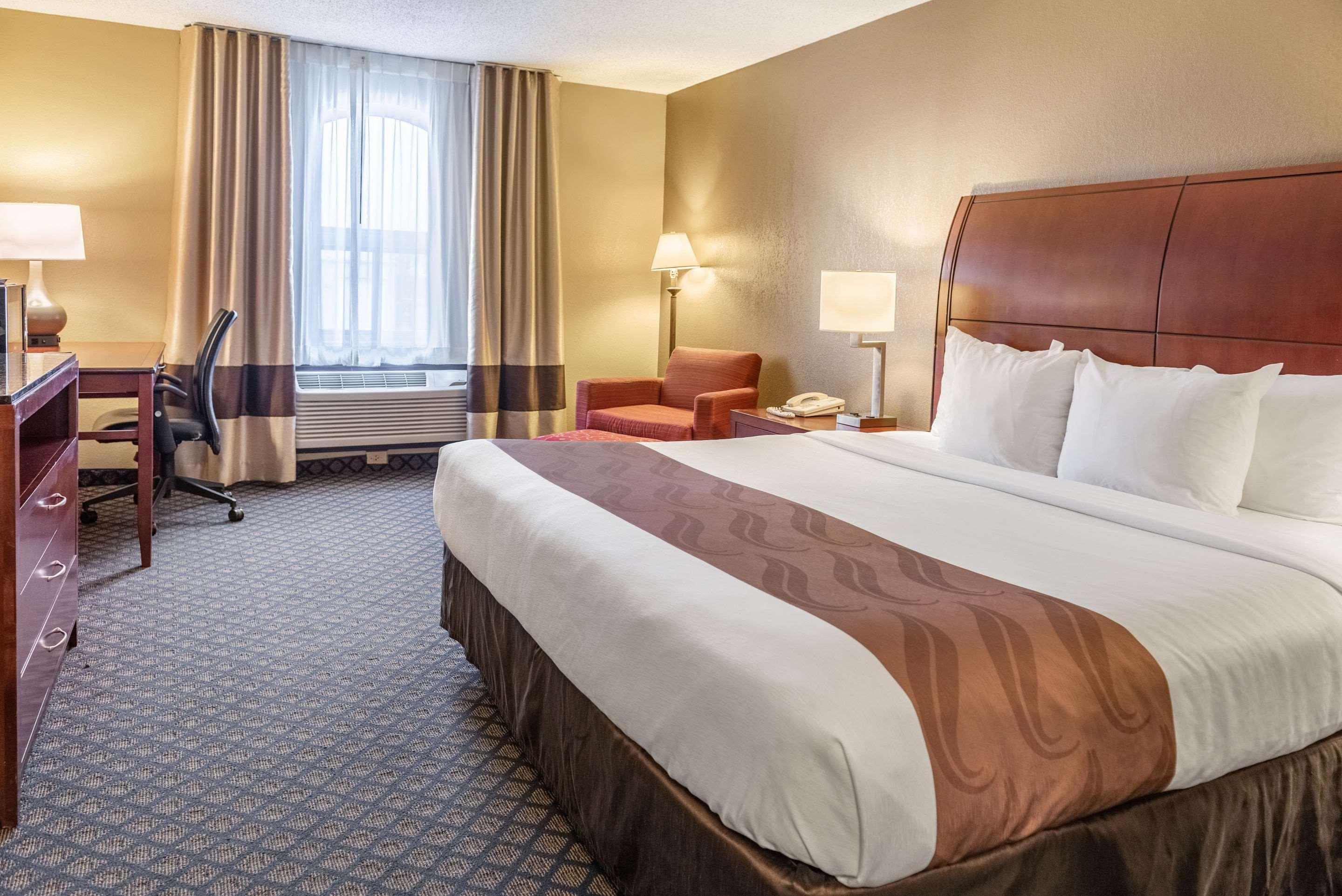 Quality Inn & Suites Seville Экстерьер фото