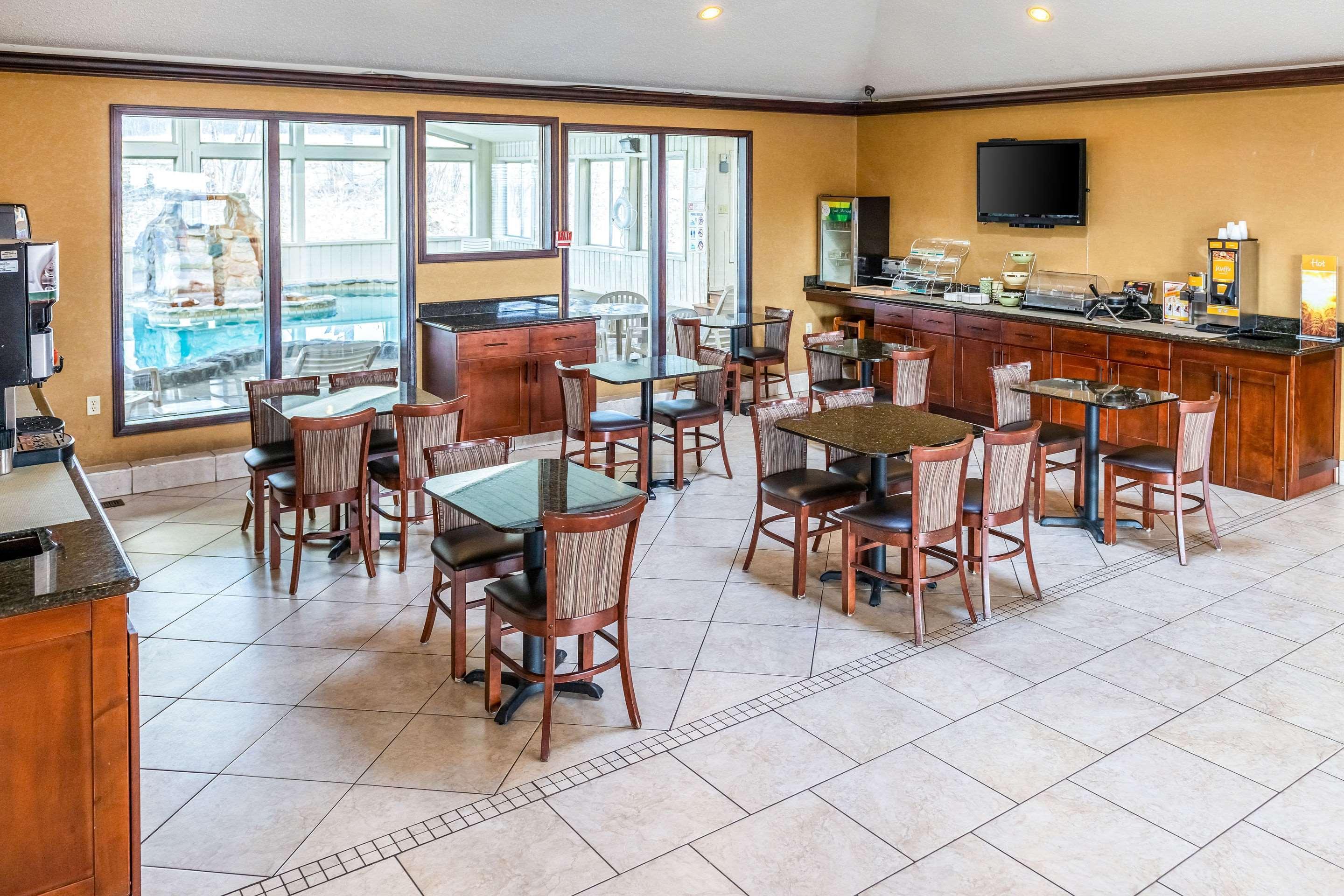 Quality Inn & Suites Seville Экстерьер фото