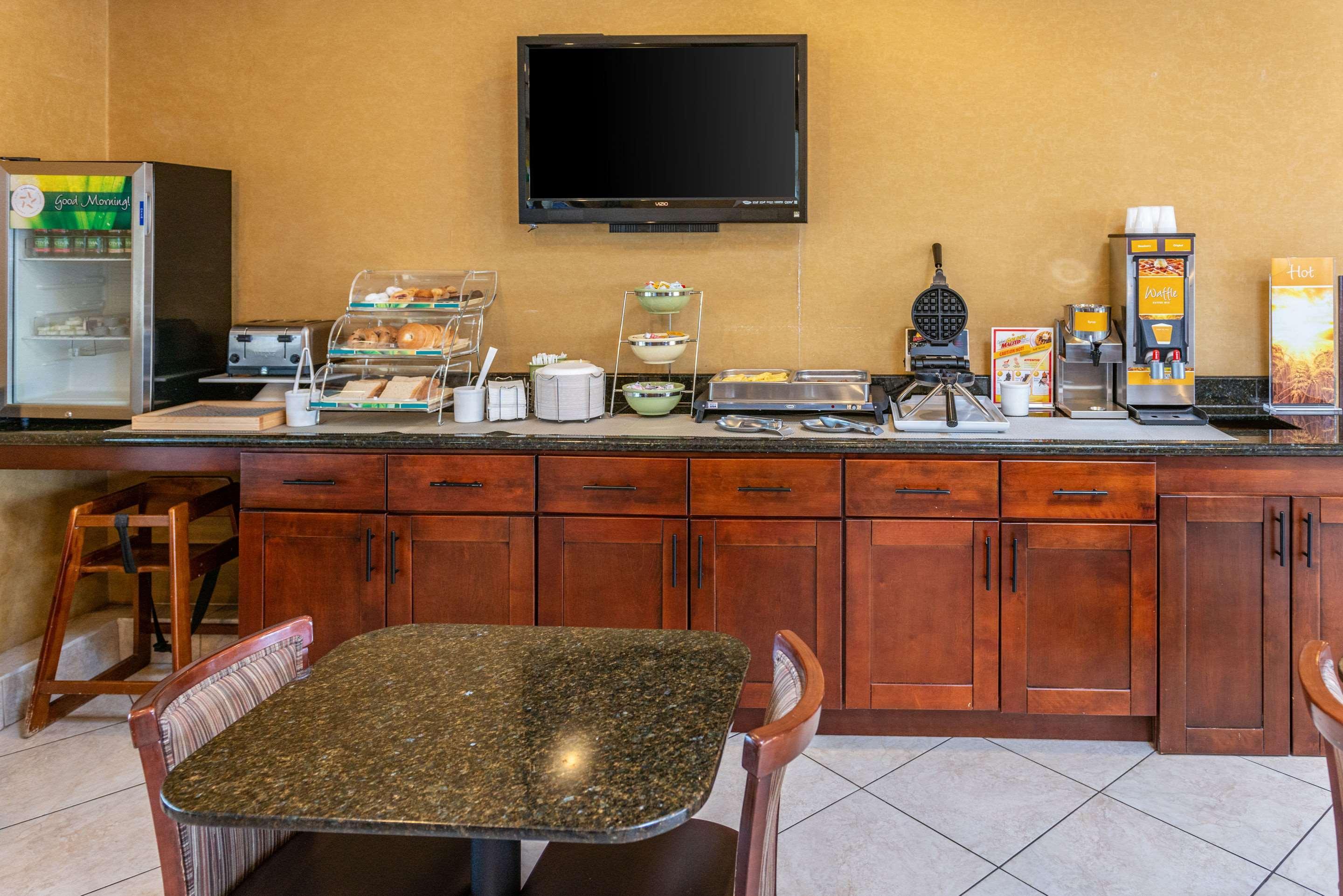 Quality Inn & Suites Seville Экстерьер фото