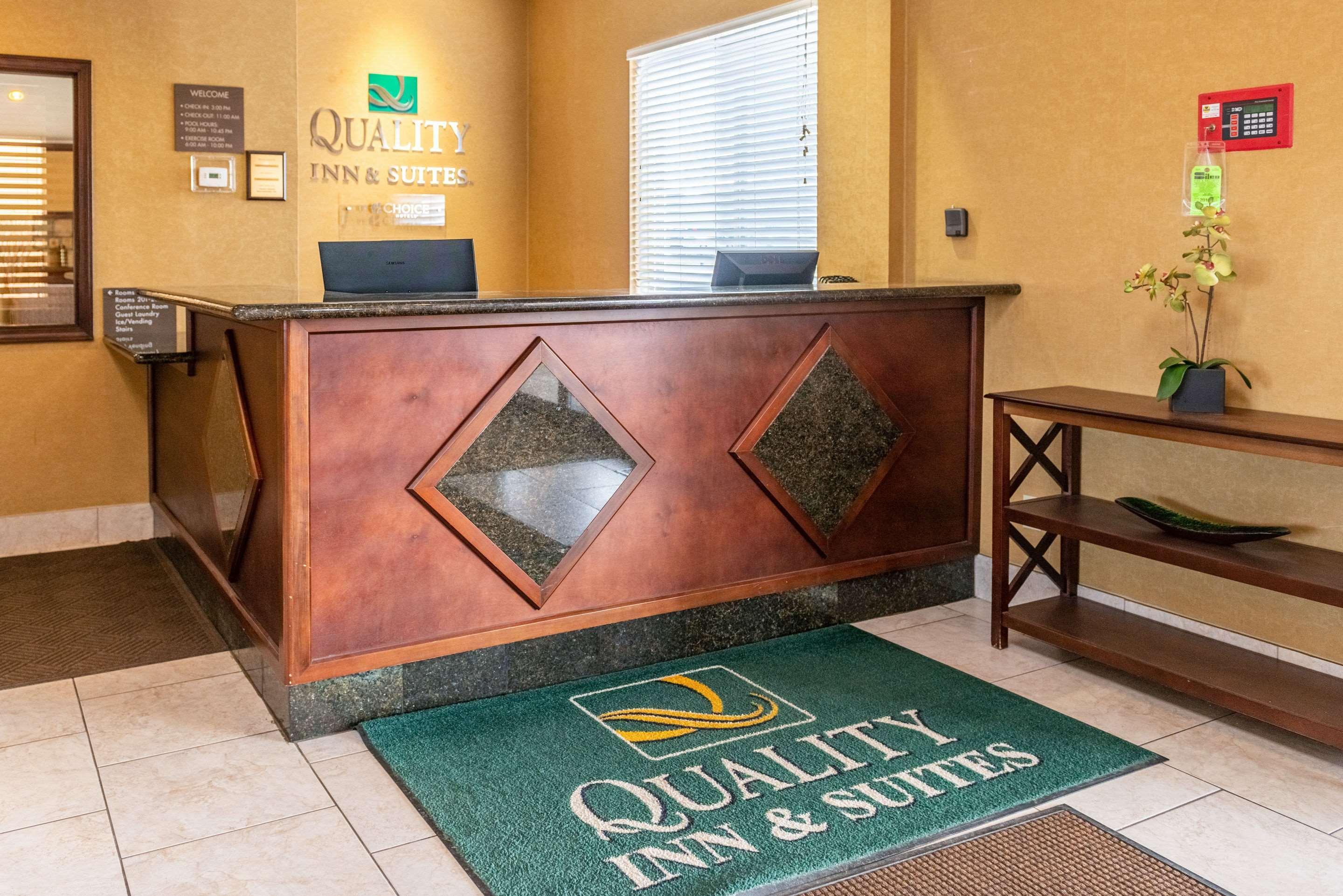 Quality Inn & Suites Seville Экстерьер фото