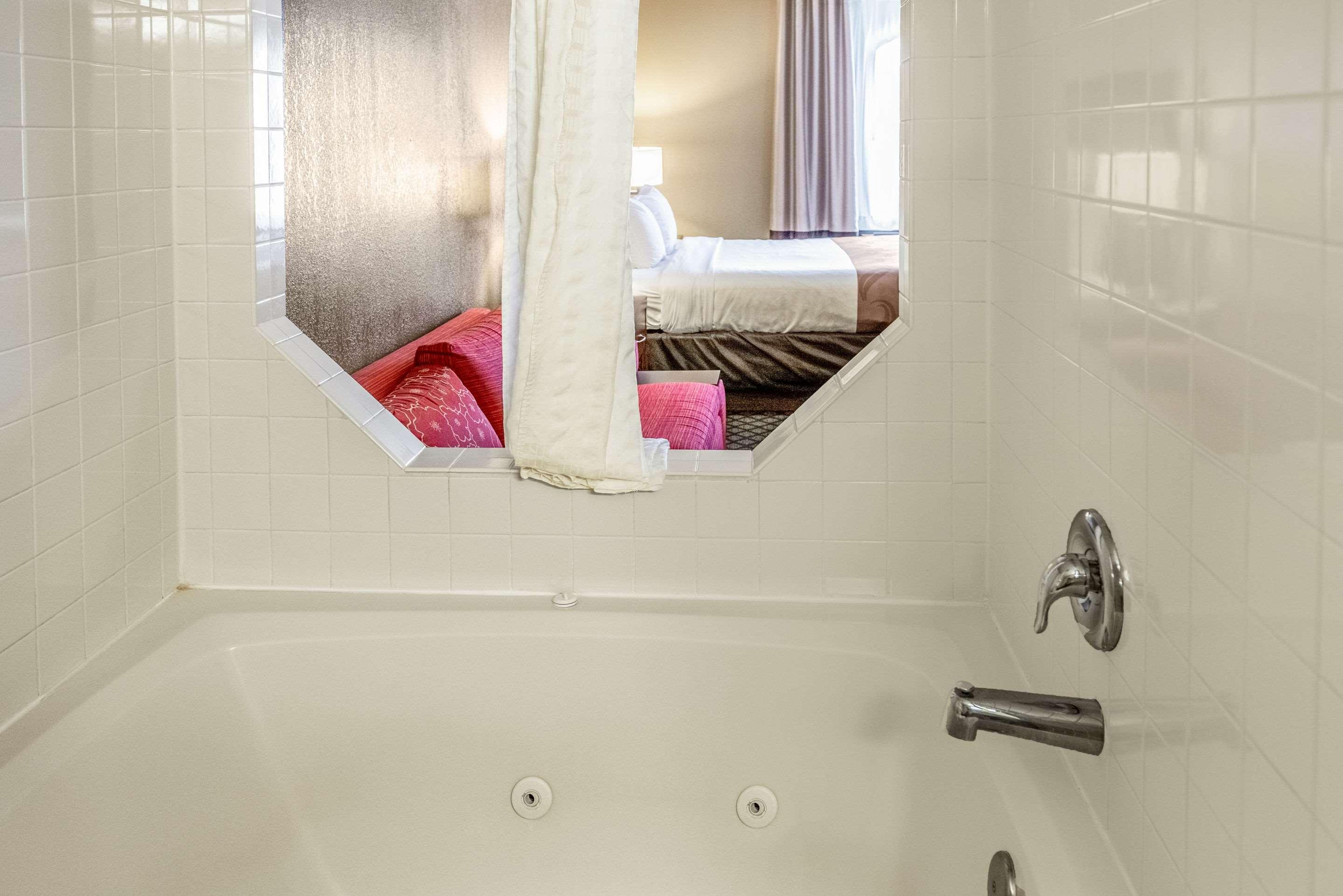 Quality Inn & Suites Seville Экстерьер фото