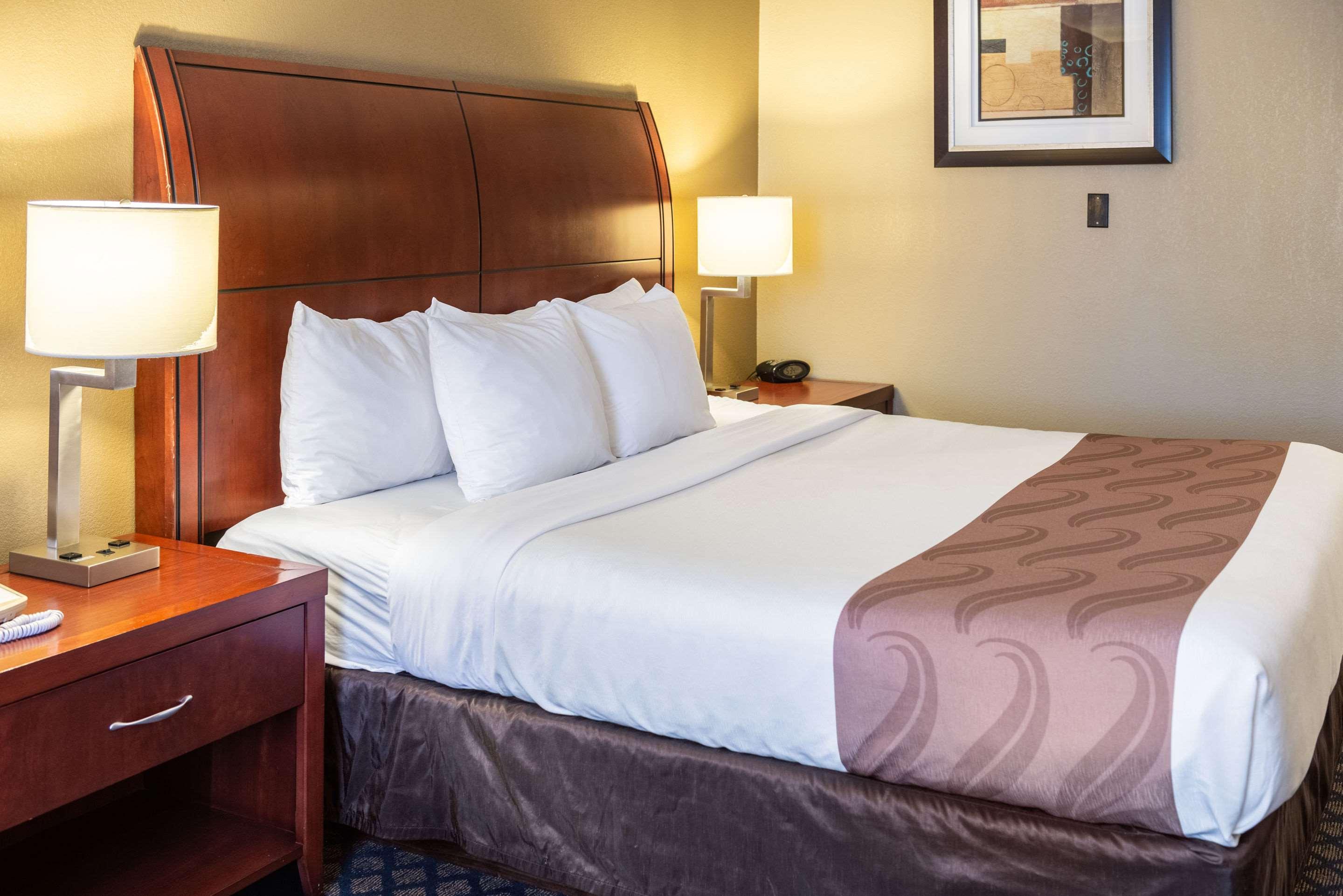 Quality Inn & Suites Seville Экстерьер фото