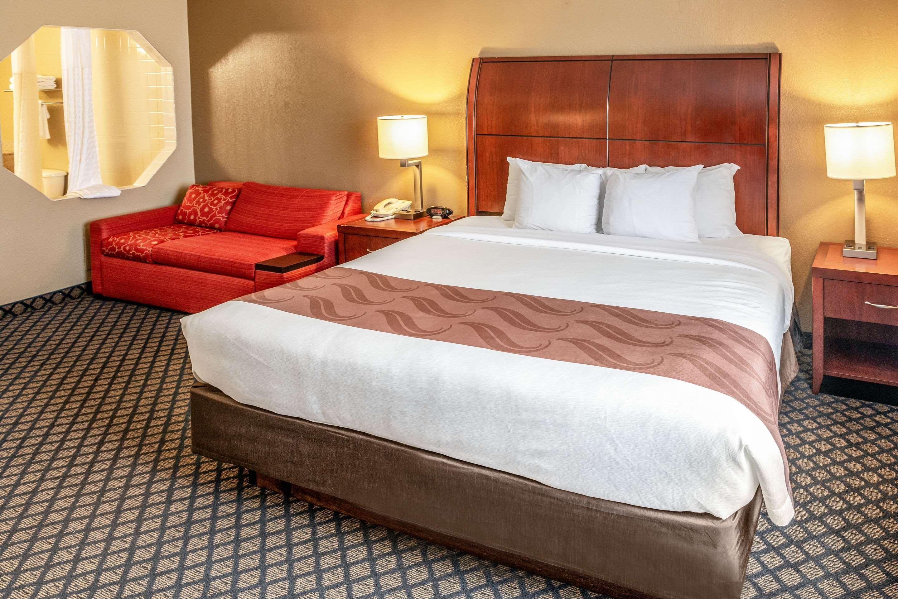 Quality Inn & Suites Seville Экстерьер фото
