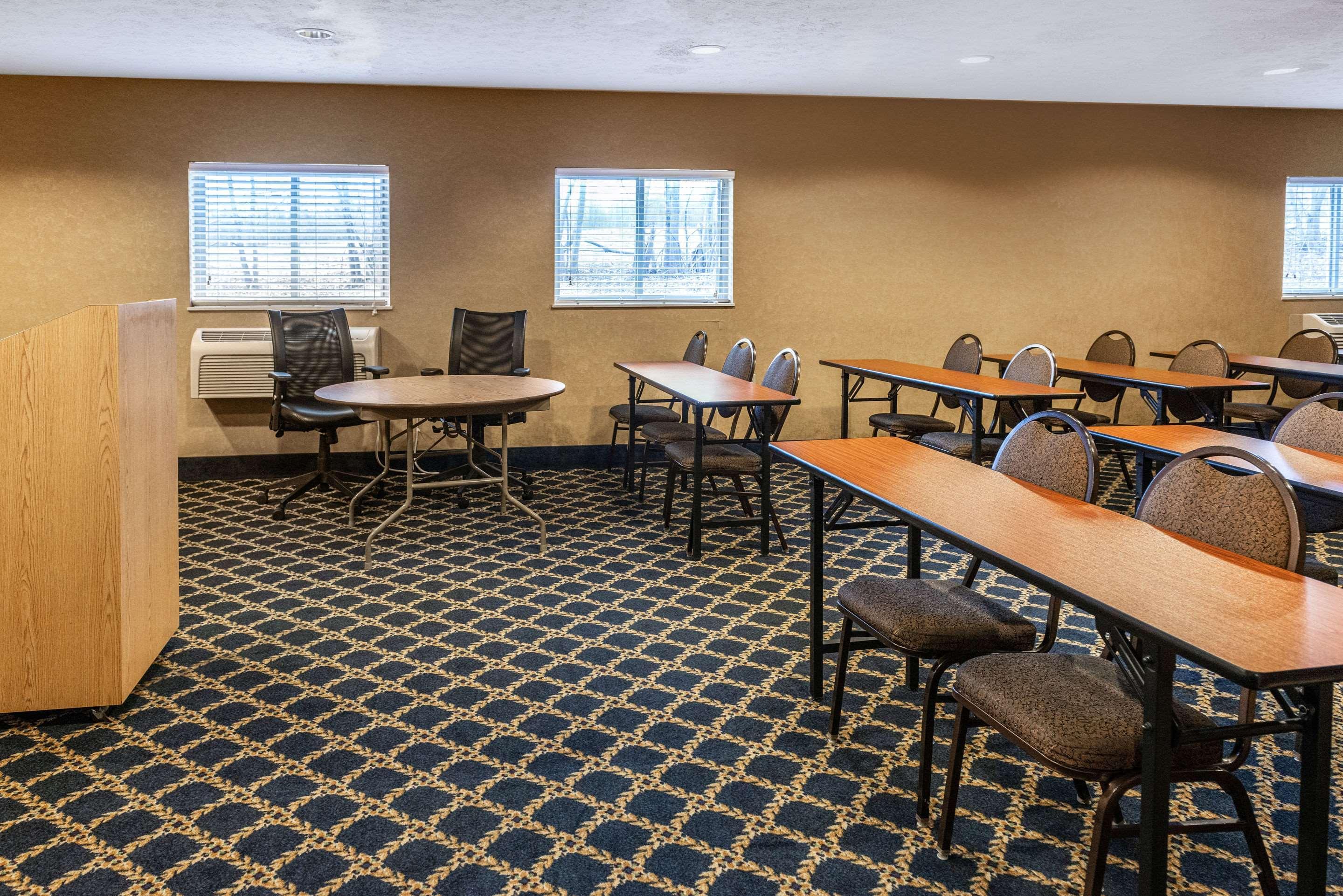 Quality Inn & Suites Seville Экстерьер фото