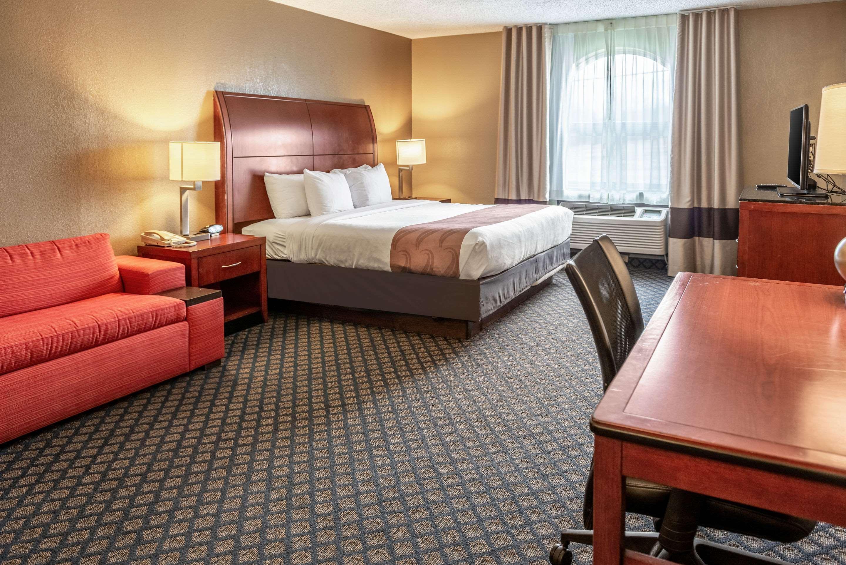 Quality Inn & Suites Seville Экстерьер фото