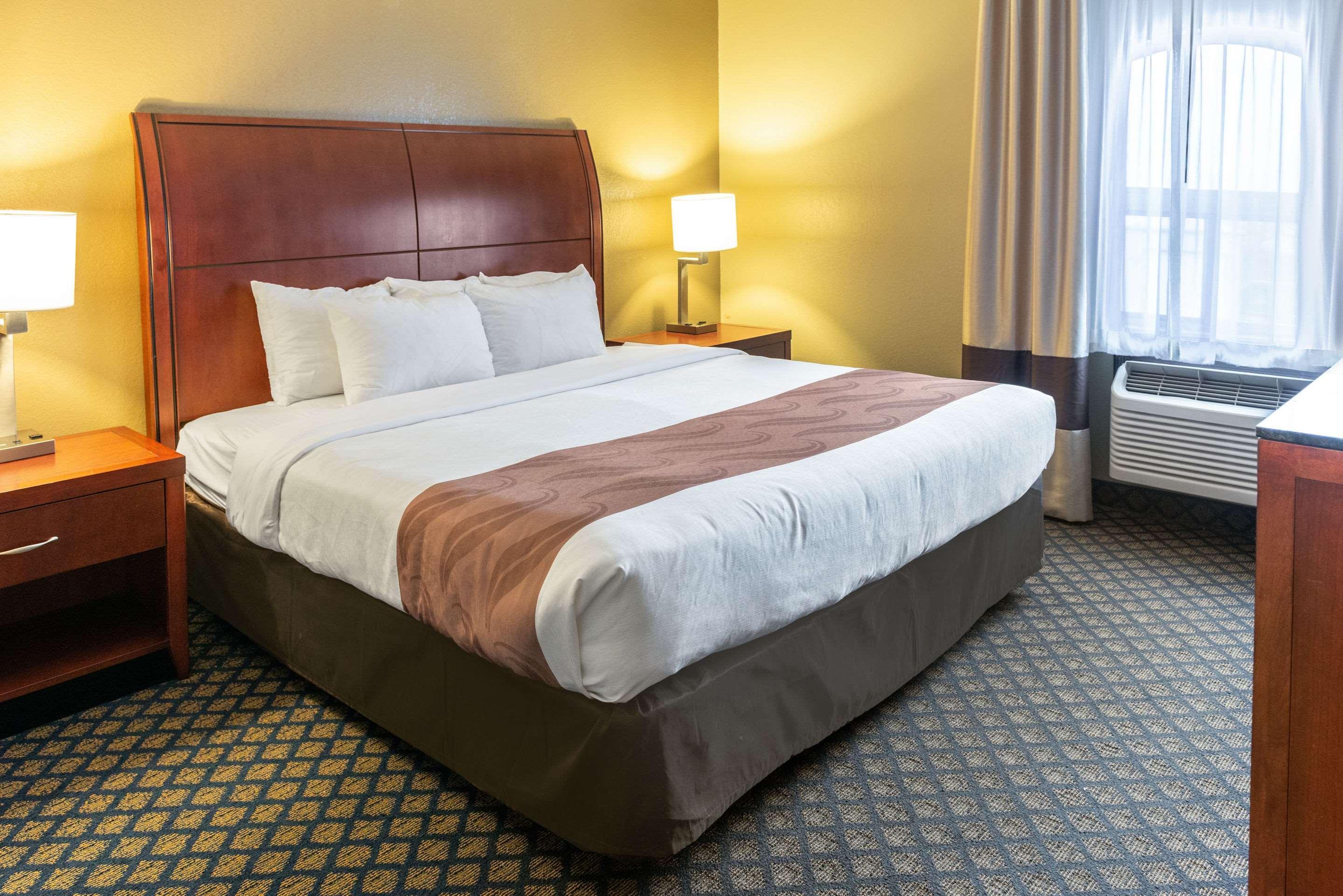 Quality Inn & Suites Seville Экстерьер фото