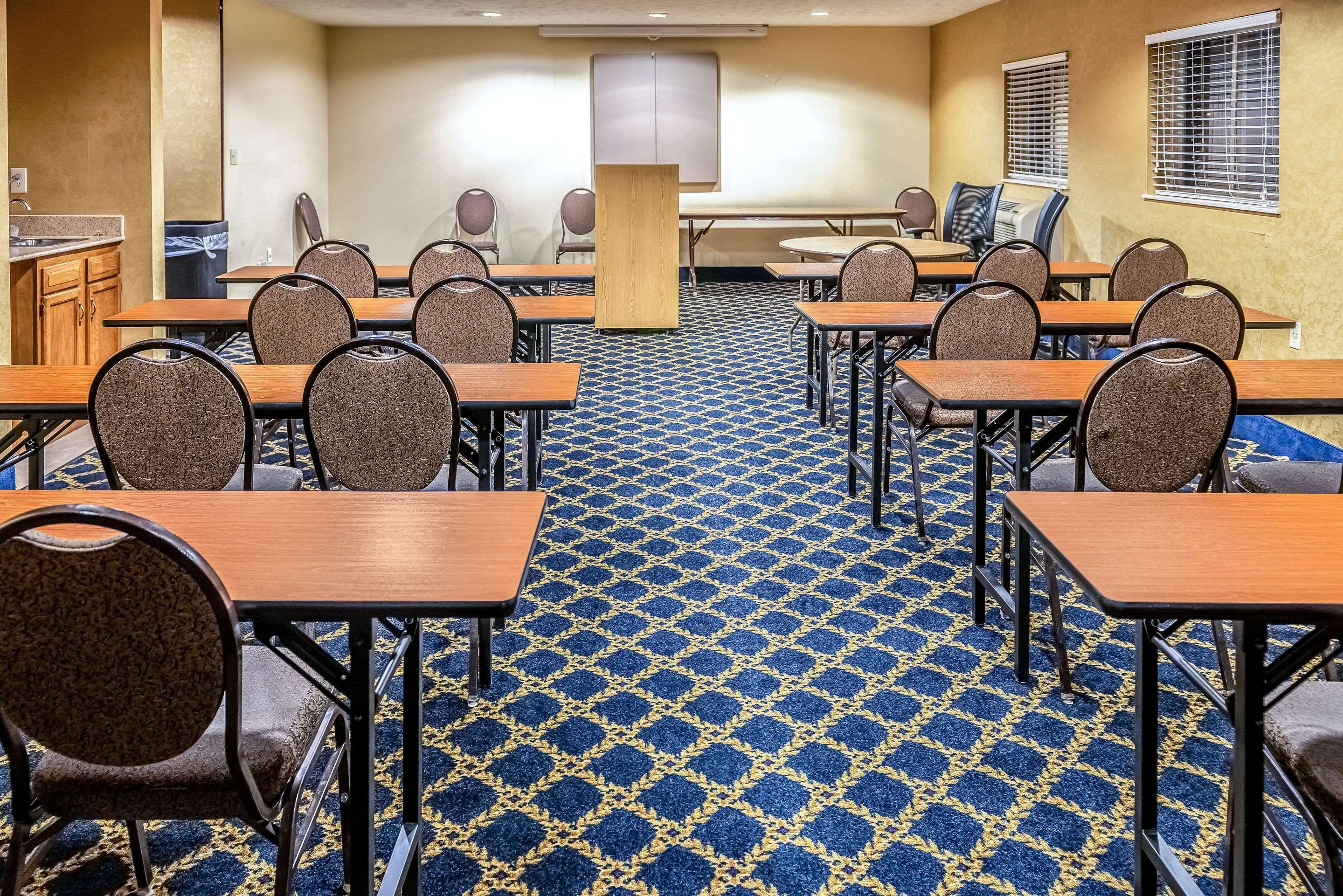 Quality Inn & Suites Seville Экстерьер фото