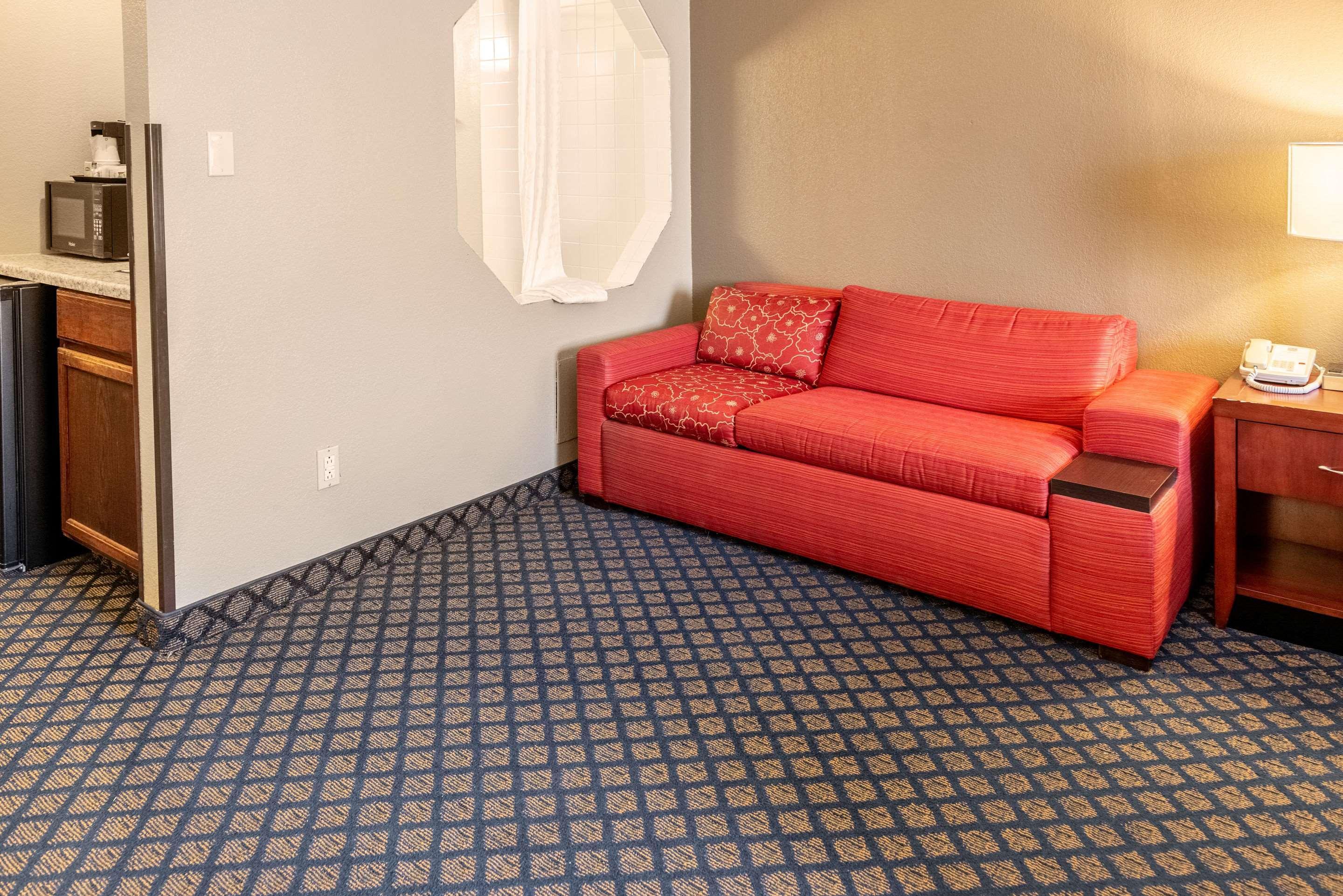 Quality Inn & Suites Seville Экстерьер фото