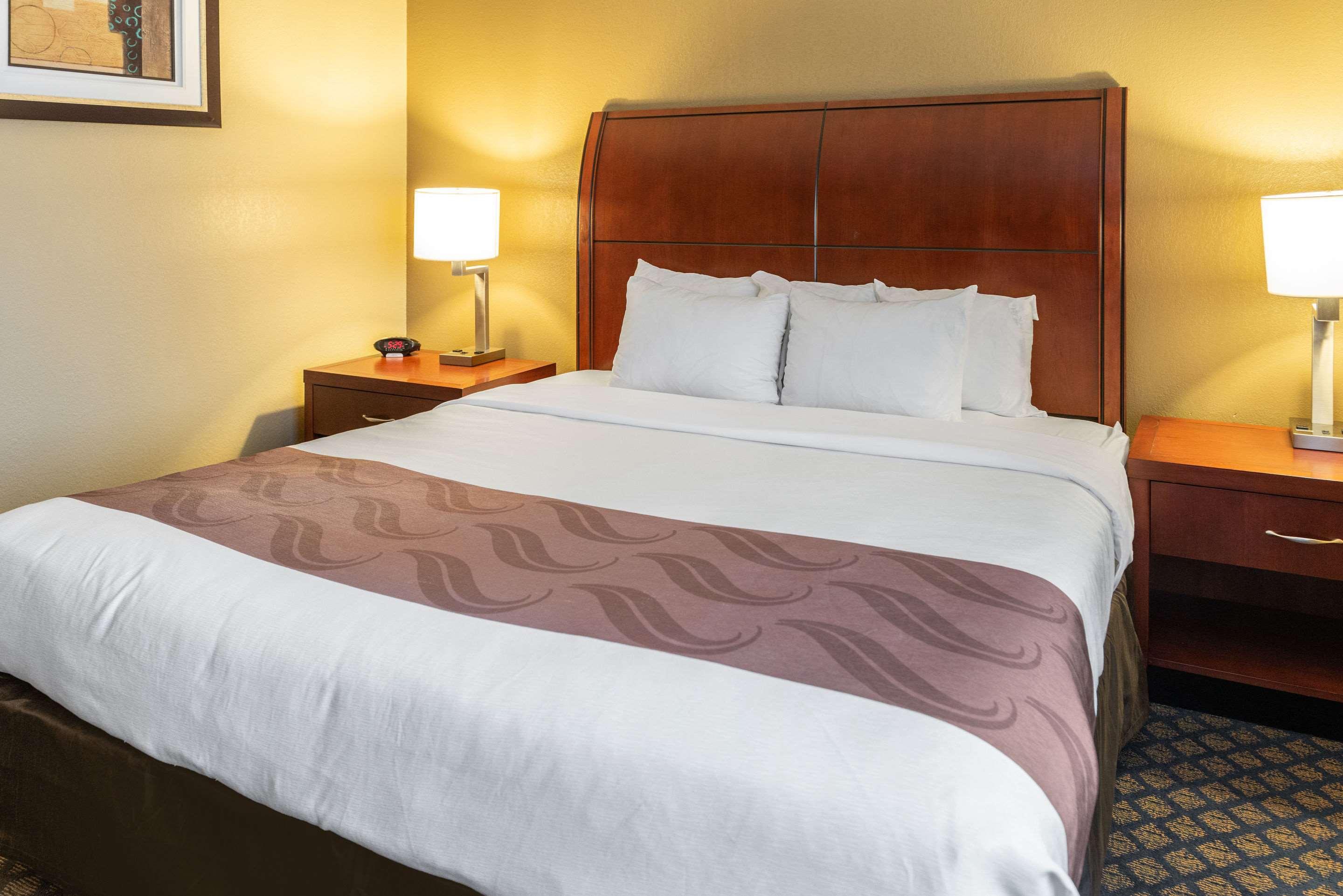 Quality Inn & Suites Seville Экстерьер фото
