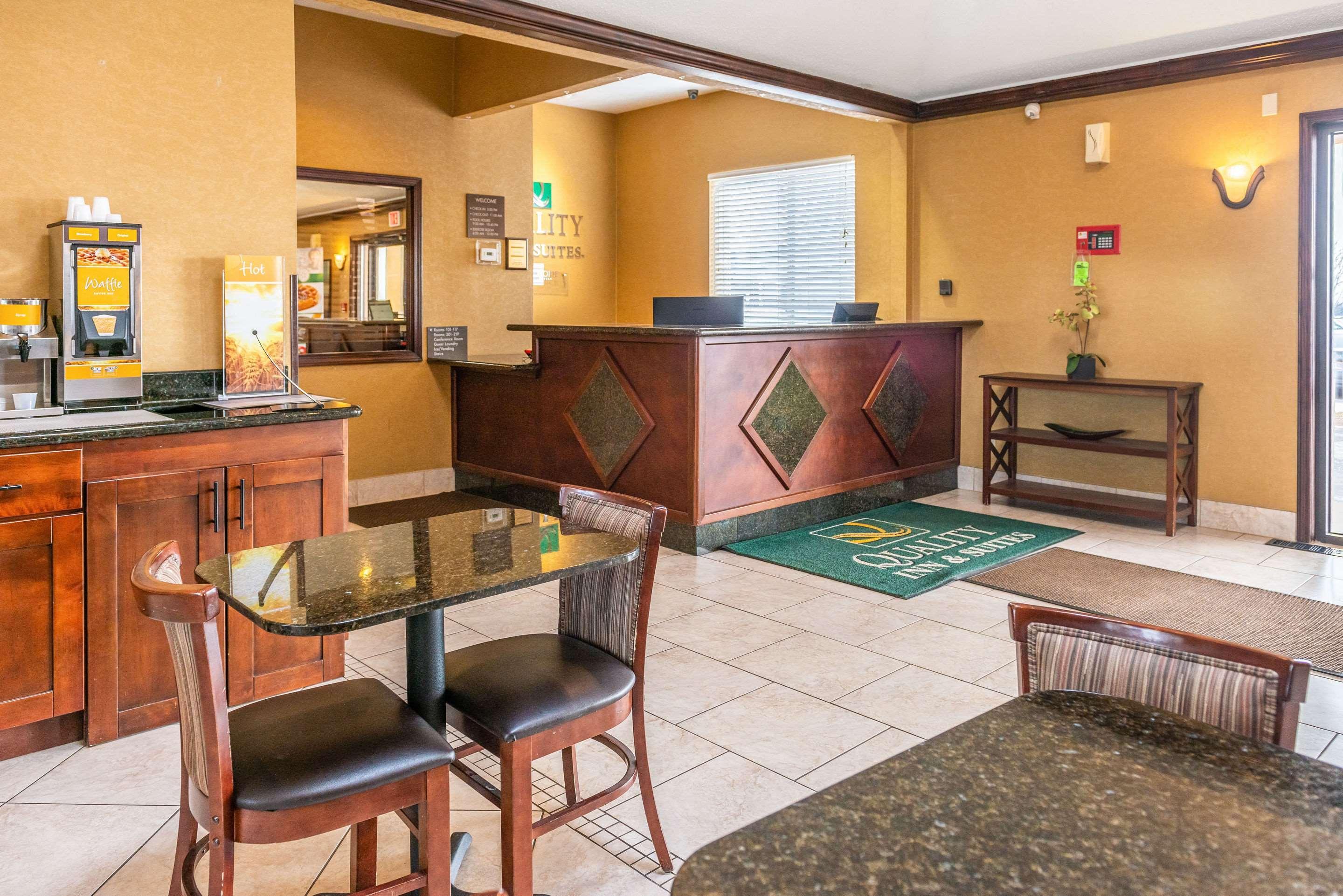 Quality Inn & Suites Seville Экстерьер фото