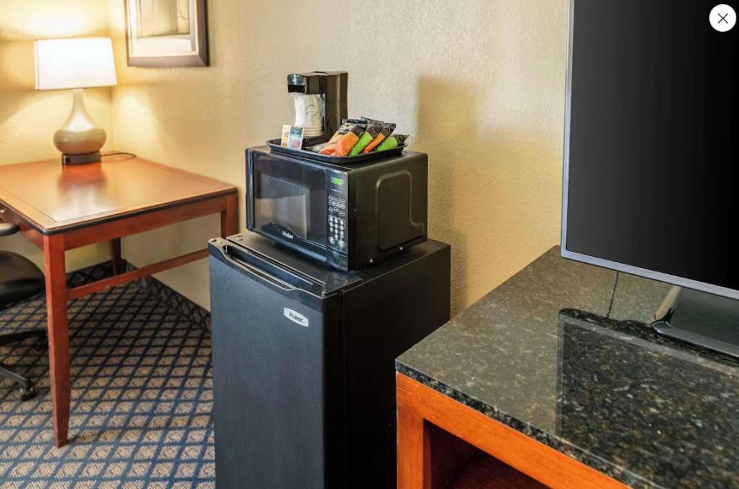 Quality Inn & Suites Seville Экстерьер фото