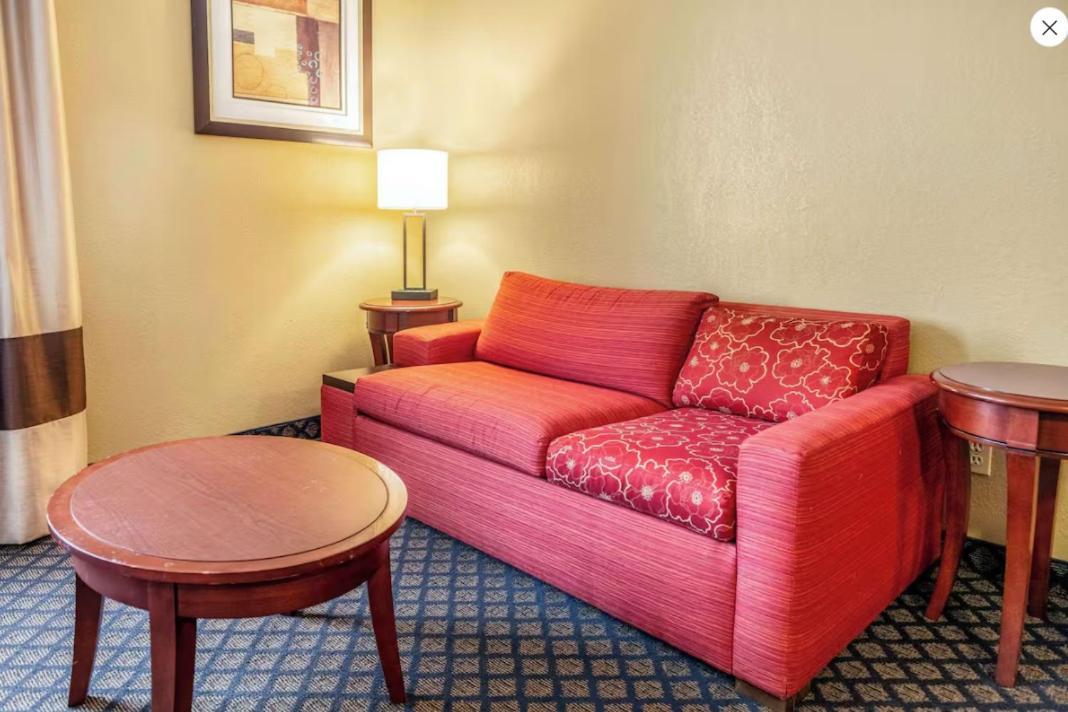 Quality Inn & Suites Seville Экстерьер фото