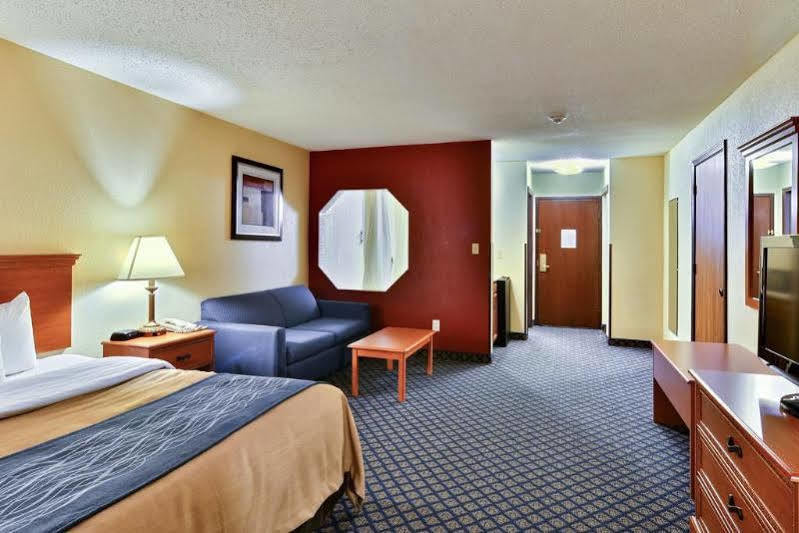 Quality Inn & Suites Seville Экстерьер фото