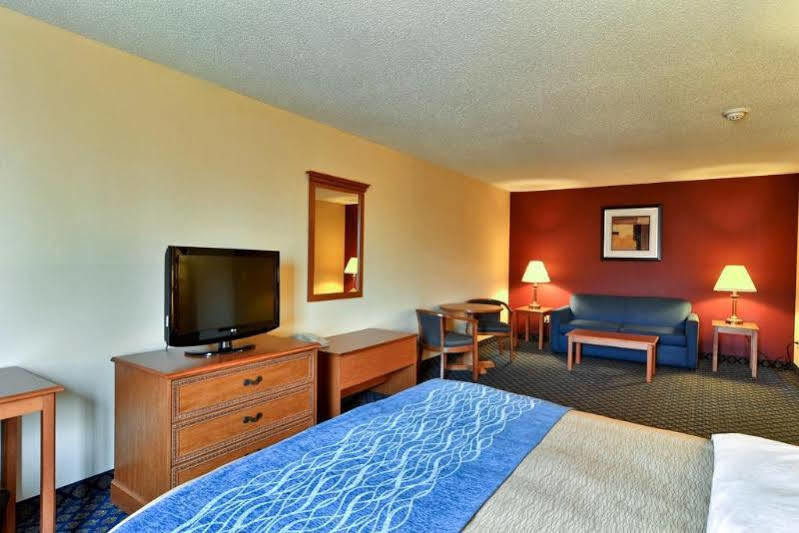 Quality Inn & Suites Seville Экстерьер фото