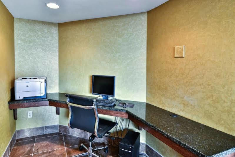 Quality Inn & Suites Seville Экстерьер фото